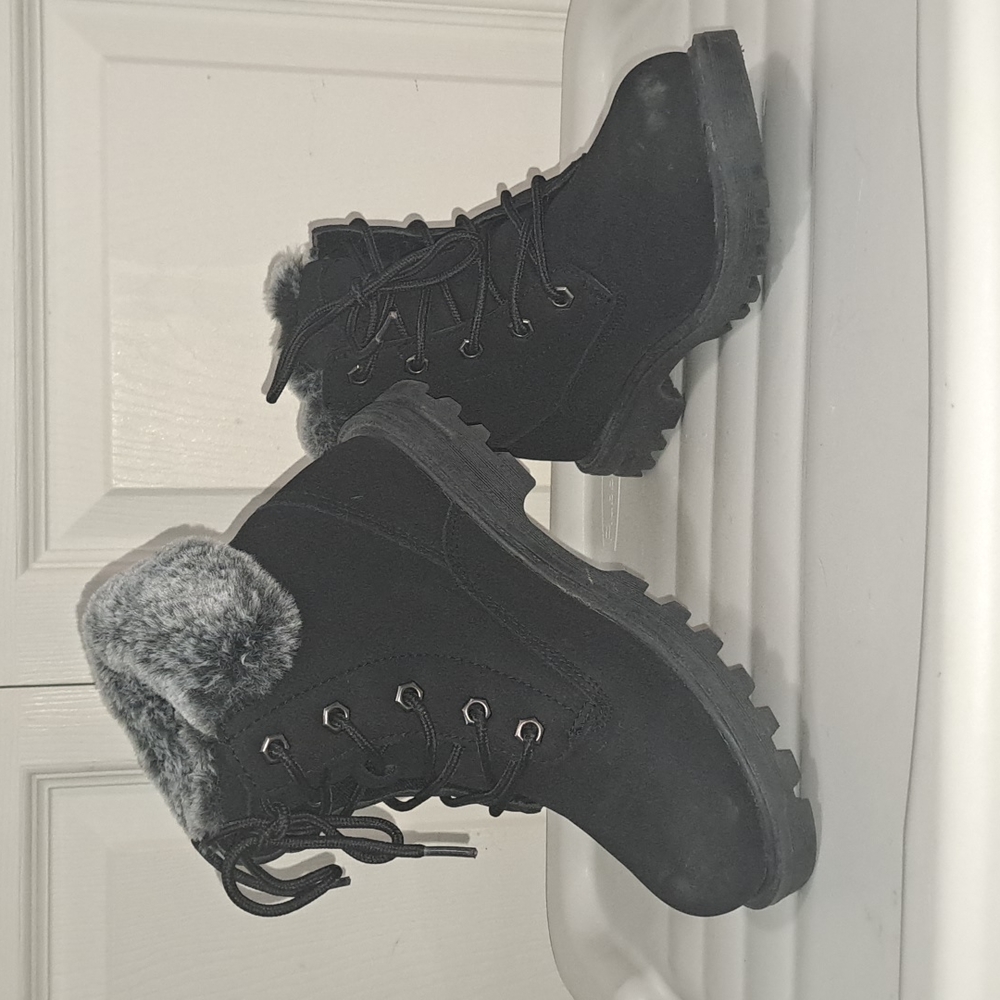 Lugz combat bootie - faux fur - size 2 - lace up non slip memory foam